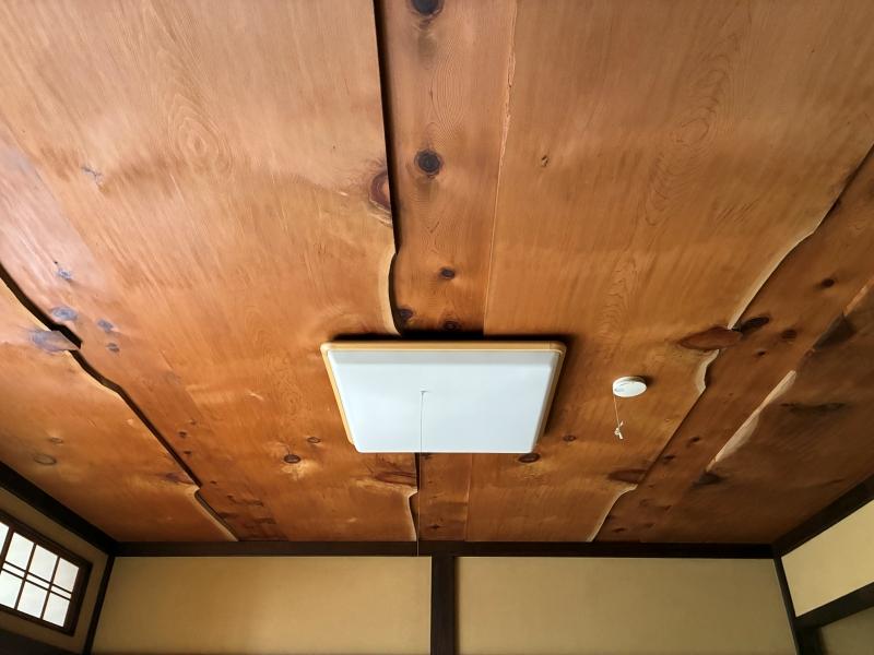 鎌倉市極楽寺四丁目の売買物件/1階 和室｜ここまで幅広の無垢板を何枚も集めることは、今ではなかなか難しい