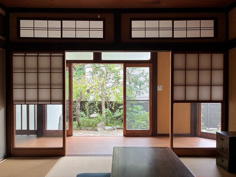 鎌倉市極楽寺四丁目の売買物件/1階 和室｜広縁、庭を眺める