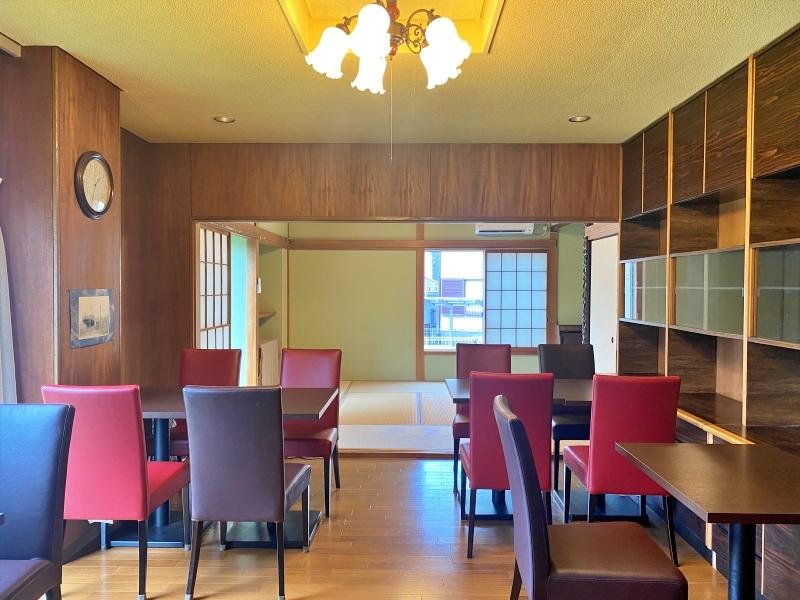 横浜市金沢区寺前一丁目の賃貸物件/かつてのカフェスペース│キッチンに造作されたカウンターからの眺め