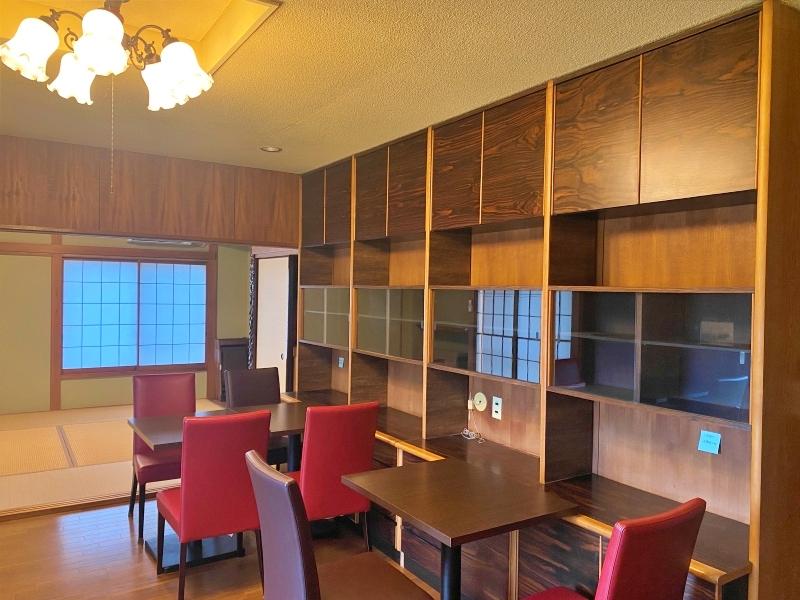 横浜市金沢区寺前一丁目の賃貸物件/壁一面に大きな棚。本や雑貨、旅先の民芸品など並べて眺めたい