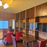 横浜市金沢区寺前一丁目の賃貸物件/壁一面に大きな棚。本や雑貨、旅先の民芸品など並べて眺めたい