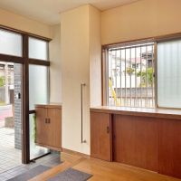 横浜市金沢区寺前一丁目の賃貸物件/元住居の玄関を現在までカフェの出入り口として利用されていました
