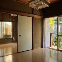 鎌倉市寺分 の売買物件/1階洋室２，３｜和室から洋室にリフォームされたのでしょうか。壁は砂壁です。