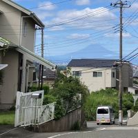 鎌倉市寺分 の売買物件/周辺｜歩いてすぐそばの高台からは、富士山が驚くほど大きく見えます。日常的にこの景色が見られるのはなんとも贅沢。