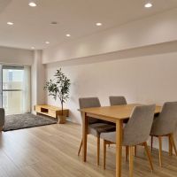 藤沢市湘南台五丁目の売買物件/LDK12.1帖│奥行きのある空間。ダイニングテーブルを置いても幅に余裕があります
