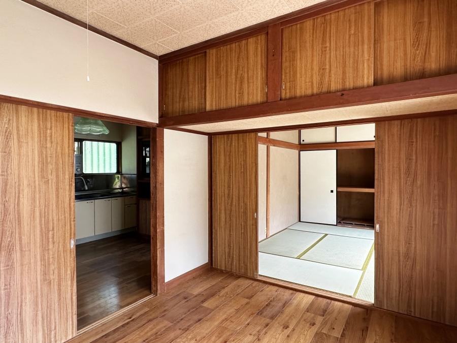 葉山町一色の賃貸物件/洋室｜左奥にダイニングキッチン