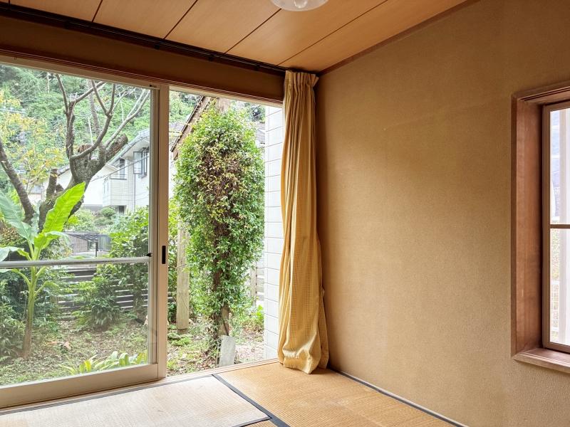 鎌倉市長谷三丁目の売買物件/1階 和室｜庭に直接出られる掃出し窓