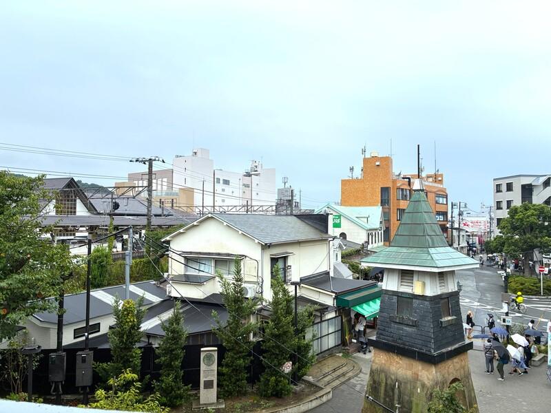 鎌倉市御成町の賃貸物件/募集区画からの眺望。駅前の時計台広場を見守ります
