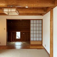 鎌倉市長谷一丁目の賃貸物件/和室｜反対から見る。畳の日焼け防止のため、シートを敷いています