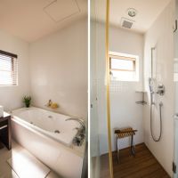 葉山町一色の賃貸物件/左：浴槽と洗面｜右：シャワーブース（写真は売主提供）