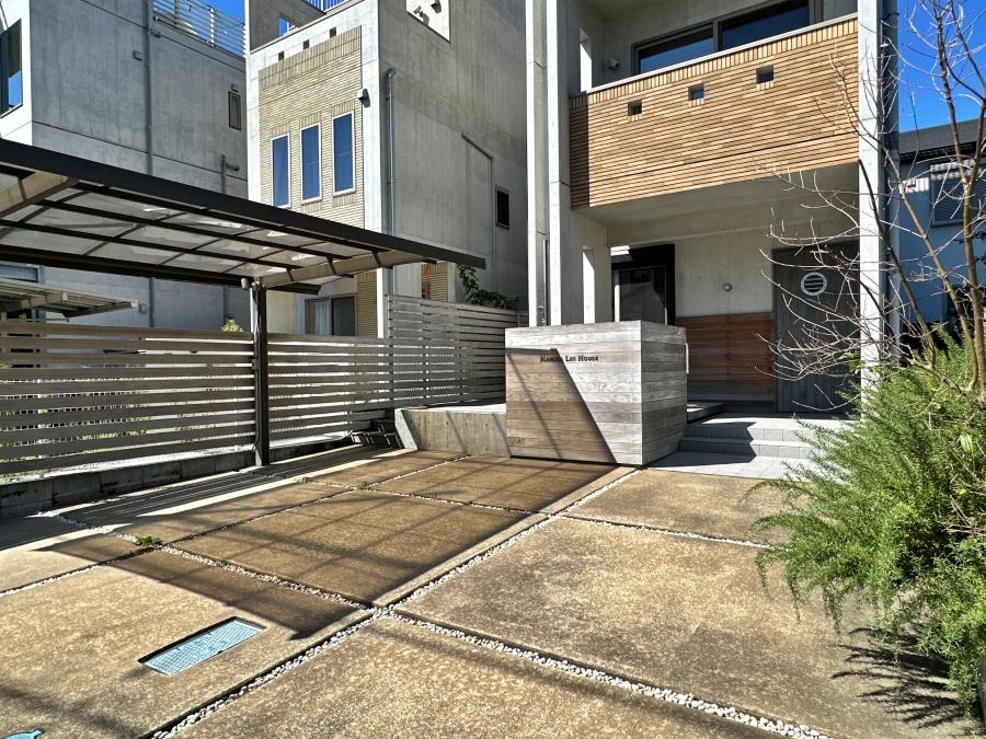 葉山町一色の賃貸物件/駐車スペース｜大きな車も2台はラクラク駐車可能