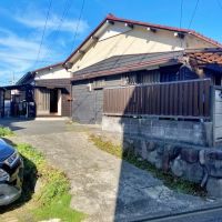 鎌倉市腰越四丁目の賃貸物件/建物までのアプローチ│幅員2m程度の坂を進んだ奥の建物です