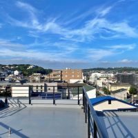 鎌倉市津西一丁目の賃貸物件/屋上バルコニー│北側の眺め。緑の混じる住宅地が広がります