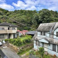 鎌倉市扇ガ谷四丁目の賃貸物件/2階からの眺望｜谷戸に建っているので山に囲まれています