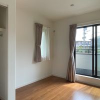 鎌倉市十二所の売買物件/2階5帖洋室。全ての居室は2面以上の採光があります