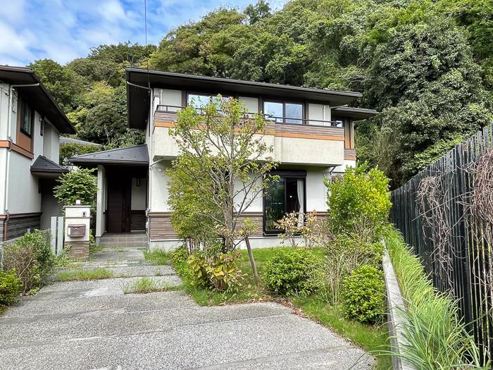 鎌倉市十二所の売買物件/道路から建物までの距離は10m以上あります