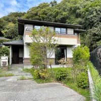 鎌倉市十二所の売買物件/道路から建物までの距離は10m以上あります