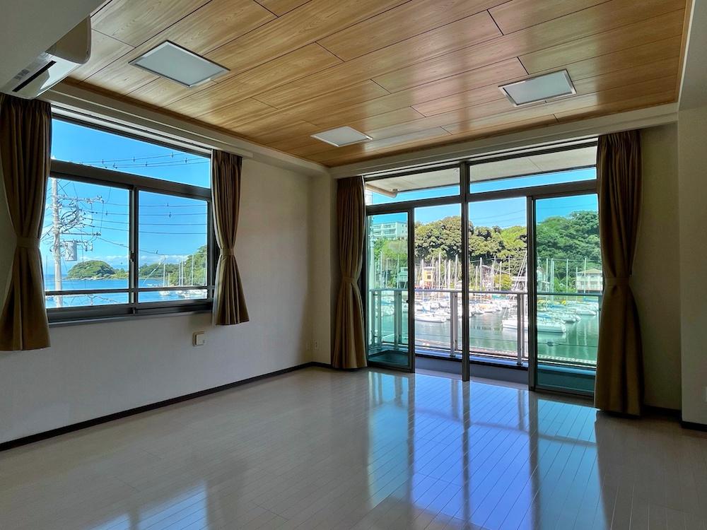 三浦市三崎町諸磯の売買物件/2階西側洋室（21.41㎡）｜この部屋からは海がきれいに見えるのです