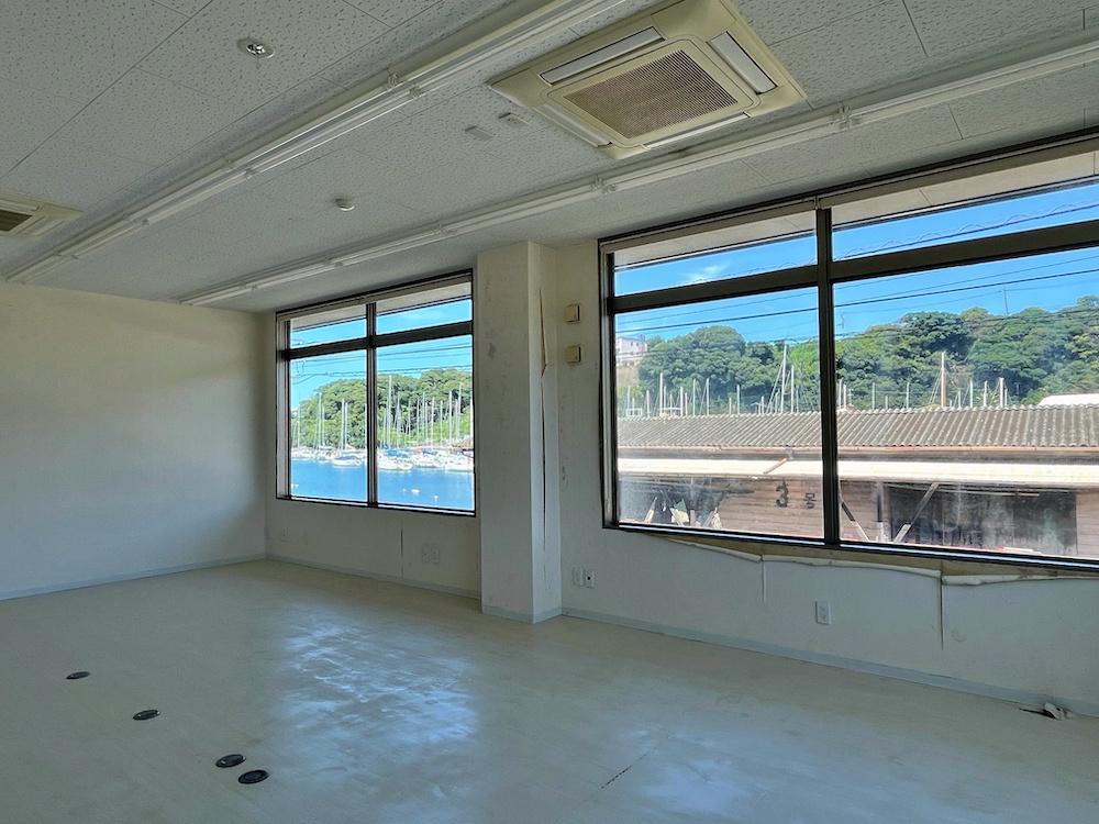 三浦市三崎町諸磯の売買物件/1階店舗部分｜ここをスケルトンにするとどう化けるか楽しみ