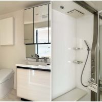 茅ヶ崎市中海岸四丁目の賃貸物件/左：トイレと洗面所｜右：浴室はシャワーブースのみ