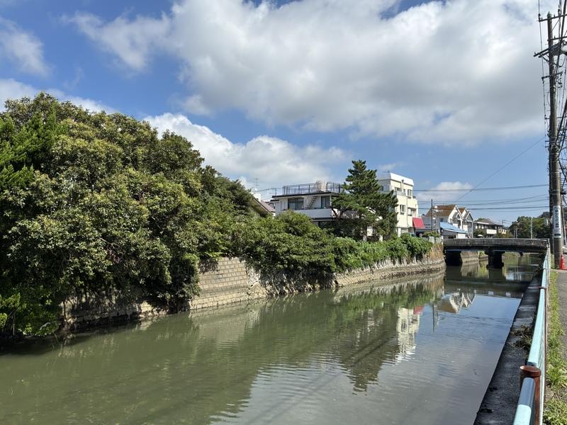 逗子市桜山八丁目の賃貸物件/周辺環境｜近くに川が流れていて、のんびりした雰囲気です