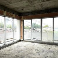 横浜市中区山手町の売買物件/三方向から光を招く。窓辺の使い方まで自由にできる