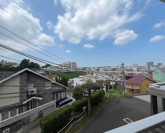 横浜市中区山手町の売買物件/高台から横浜の街を見渡す。山手らしい眺め