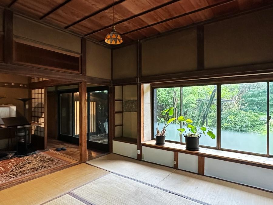 葉山町堀内の賃貸物件/和室｜ここはおそらくほとんど改修されていません。窓からの眺めも素敵です