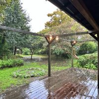 葉山町堀内の賃貸物件/ウッドデッキと庭｜晴れた日はテラス席としても利用したい