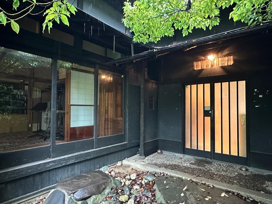 葉山町堀内の賃貸物件/玄関前｜この佇まいもいいですね