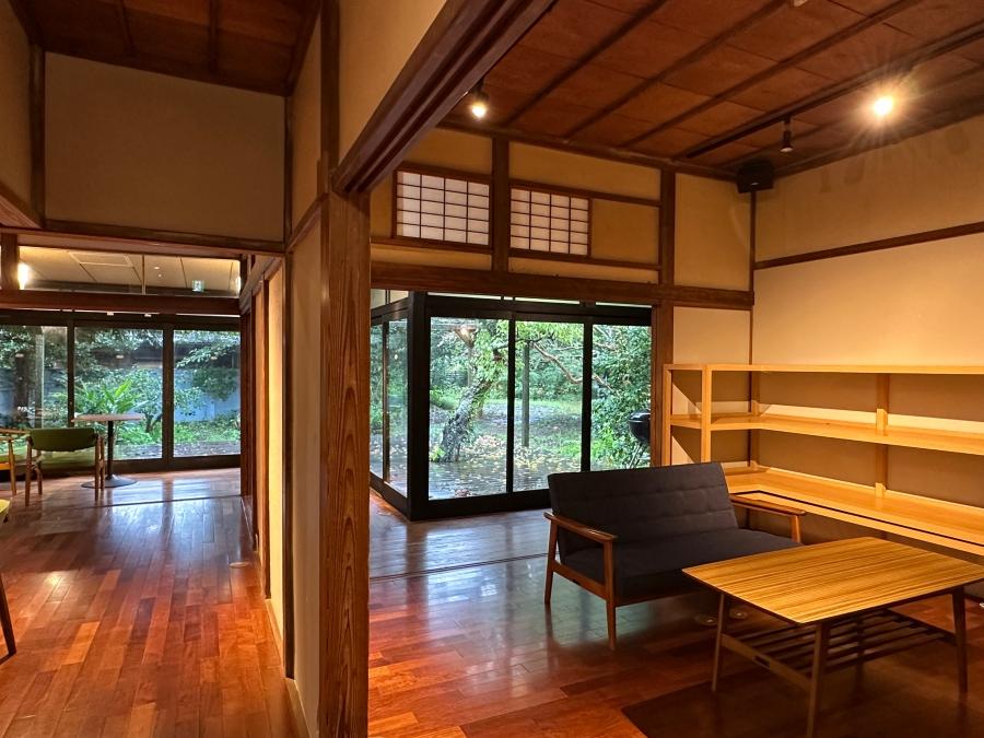 葉山町堀内の賃貸物件/室内｜畳をフローリングに変え、襖も外し一体的に使用しています