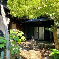 葉山町堀内の賃貸物件/晴れた日の玄関前｜期待に胸が高鳴ります