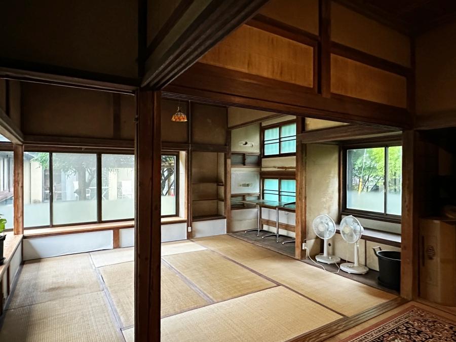 葉山町堀内の賃貸物件/和室｜天井が高くて三面採光なので広く感じます