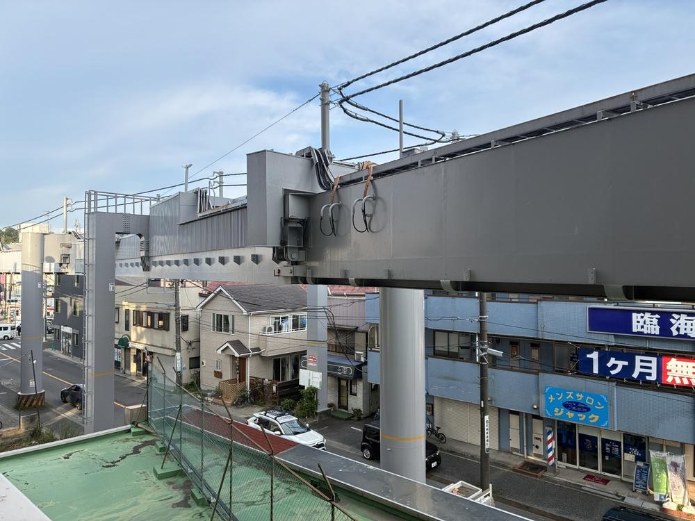 鎌倉市常盤の売買物件/モノレールの線路（軌道桁）が間近に