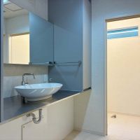 鎌倉市笛田五丁目の売買物件/洗面所｜奥のスペースはランドリー