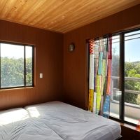 三浦市菊名の売買物件/2階洋室｜こちらは寝室となっています。実はこちらにもバルコニーがあります