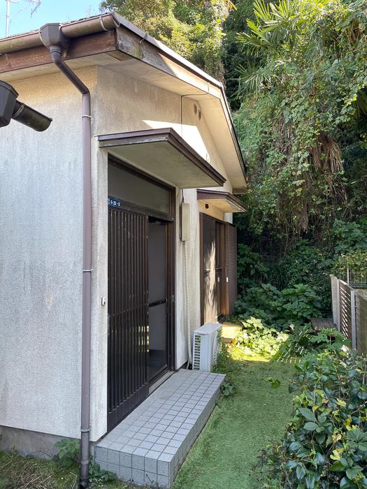 鎌倉市材木座四丁目の売買物件/平家2| 東側に隣接するもうひとつの平家