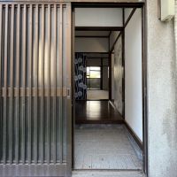 鎌倉市材木座四丁目の売買物件/平家2| こちらの引き戸はシックなアルミ