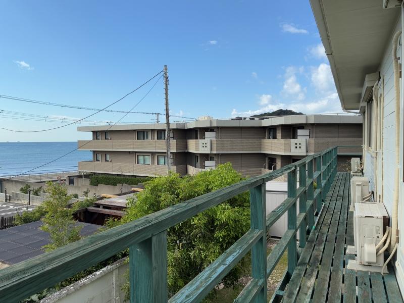 鎌倉市由比ガ浜四丁目の賃貸物件/バルコニー｜夏の花火の特等席。目の前に満開の花火が見られます