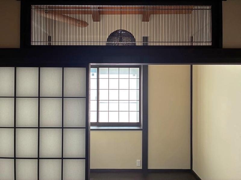 鎌倉市小町一丁目の売買物件/1階 和室｜細い縦桟がきれいな欄間は、恐らく新築当時のものでしょう
