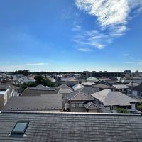茅ヶ崎市中海岸二丁目の売買物件/バルコニーからの眺望｜海の手前にある茅ヶ崎公園野球場のスコアボードまで見通せます