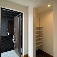 鎌倉市長谷一丁目の売買物件/玄関横に大型のシューズクローゼット
