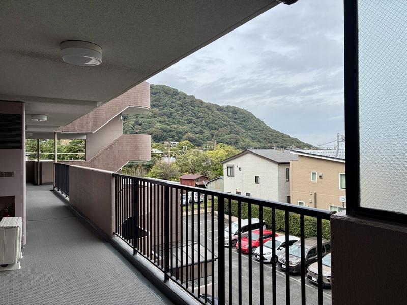 中郡大磯町大磯の賃貸物件/共用廊下から見える山も素敵