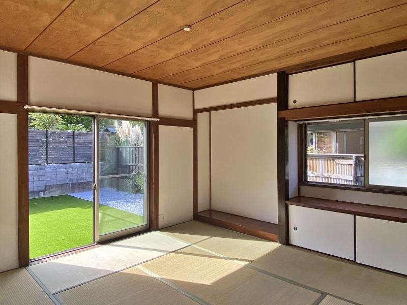 藤沢市鵠沼海岸三丁目の賃貸物件/和室8帖│陽当たりが良く、ぱかぽかと心地よい