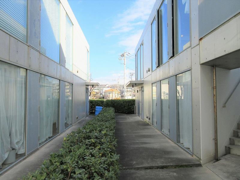 鎌倉市七里ガ浜一丁目の賃貸物件/写真右側、奥の区画です