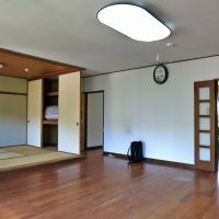 鎌倉市梶原五丁目の賃貸物件/before|赤茶っぽいチークの床材に可能性を感じていました