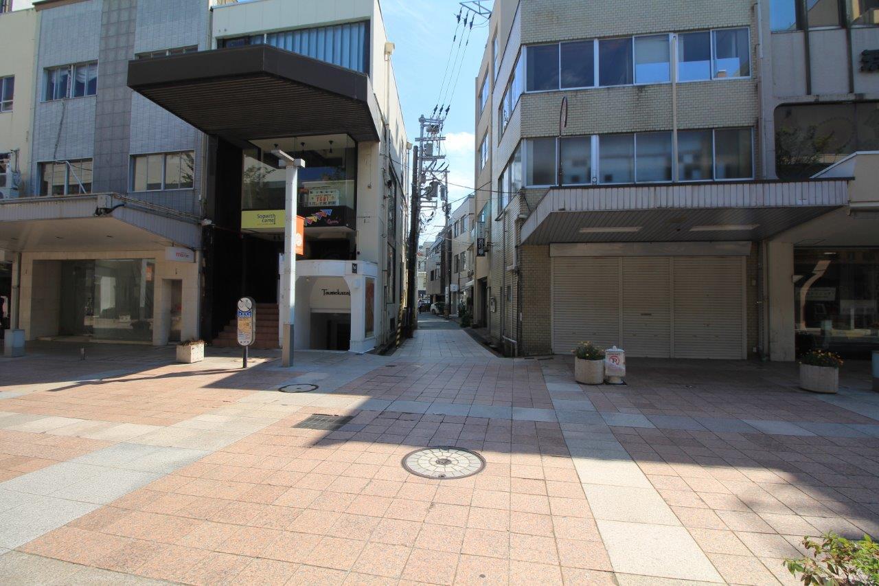 金沢市里見町の賃貸物件/この路地が、本建物のあるストリートとなる里見町