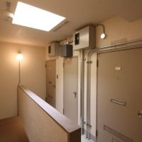金沢市里見町の賃貸物件/元々のアパートの名取りを残す共用部分。天窓からやわらかい光が入ります