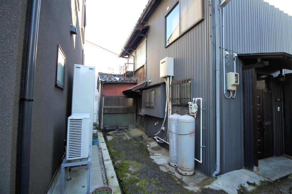 金沢市長町の賃貸物件/二軒長屋。奥側の区画