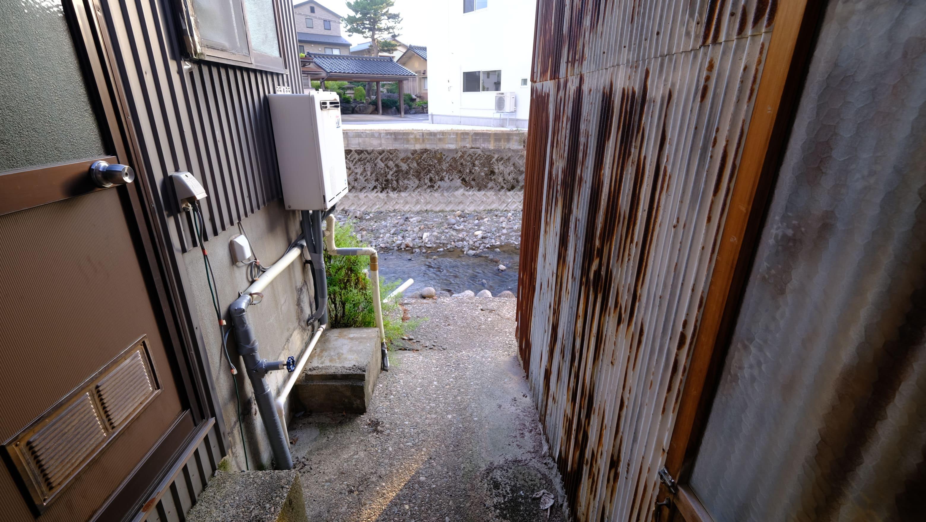 石川県金沢市山科三丁目の売買物件/住宅と作業場は別棟